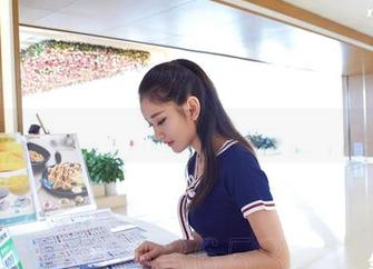 AISS爱丝(黄金版) – 索菲的秋日浪漫，原图与套图的静谧交错