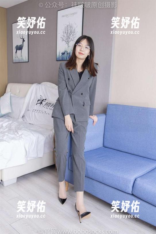BoBoSocks袜啵啵-熊熊 BoBoSocks袜啵啵 - 熊熊的袜子风波:图包里那个“踩脏”作品好尴尬~
