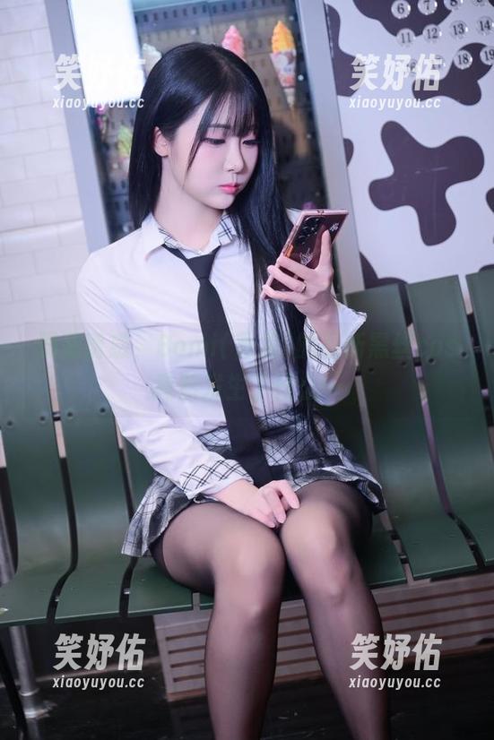 黝黑诱惑，Bomi(普美)的最新黑丝cos竟然发生了什么…