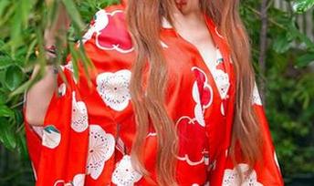 Feilin嗲囡囡 – 施忆佳KITTY在浴室的‘最新美图’大赛，这次水花四溅的可不是你想的那样！