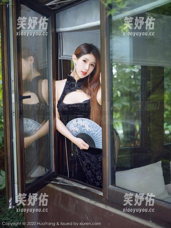 HuaYang花漾 - 私拍小甜心：绮里嘉ula连衣裙原图带点懒惰的诱惑。
