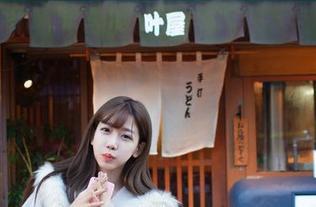 IMiss爱蜜社 – 牛仔裤是陈思琪Ar的标配，无圣光写真带来一种不拘一格的随性。