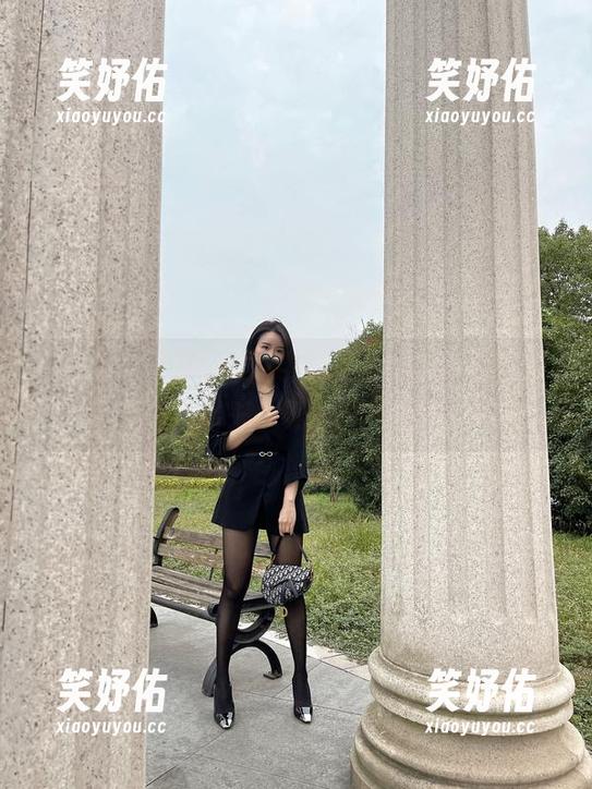 July芝岚 微密圈 - July芝岚学姐的作品就像魔盒,网盘一拿出来大家都兴奋得不行!