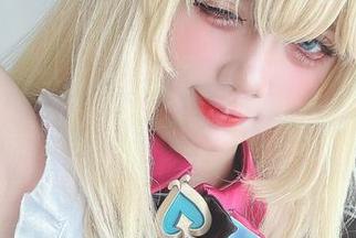 鉴赏PoppaChan的全套礼服,图片中的细节很迷人,但总觉得哪里怪怪的!