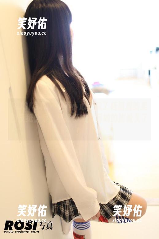 ROSI写真-杨晨晨 ROSI写真 - 一不小心收藏了杨晨晨的美脚壁纸合集,已经开始疼爱她的脚趾头了!