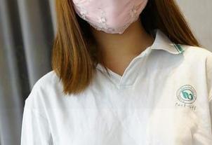 看了ROSI的全套白色丝袜，感觉自己也想试试，但我没有这个身材啊…