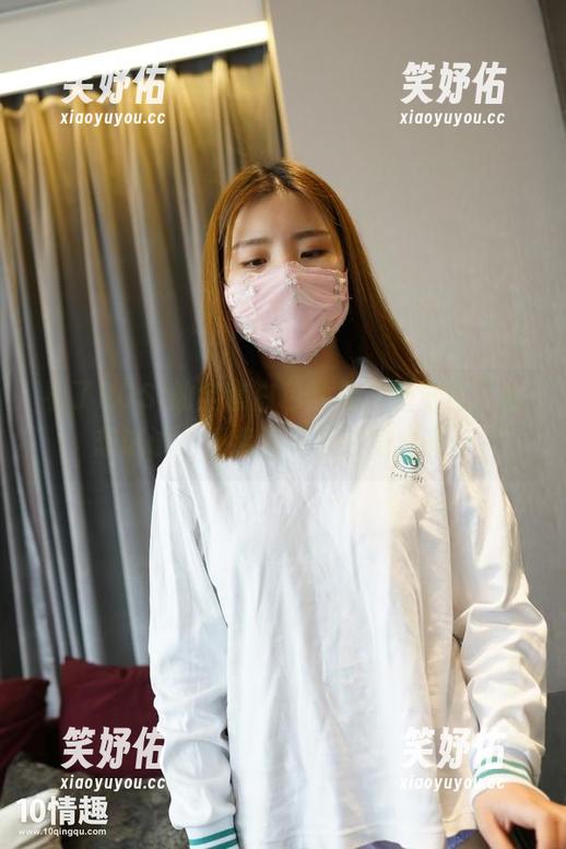 ROSI口罩 看了ROSI的全套白色丝袜,感觉自己也想试试,但我没有这个身材啊…