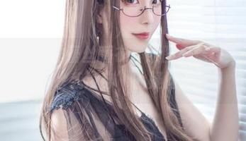 Sakiiii翎柒的蕾丝睡衣：原图里藏着多少‘为啥我没穿’的疑问？