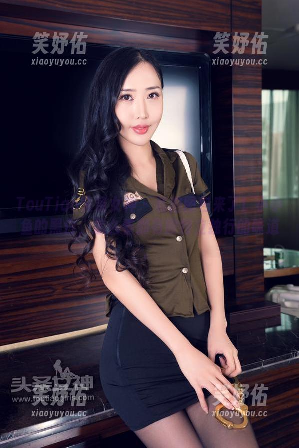 TouTiao头条女神-小小鱼 TouTiao头条女神 - 私拍图包来了!小小鱼的黑白,怎么看都有股特立独行的味道。