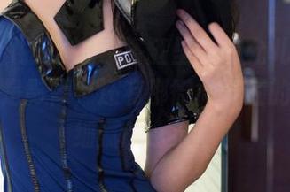TuiGirl推女郎 – 浴缸里的胡允儿,分享的不止是影像,还有那微微泛红的脸蛋和细腻的水波。