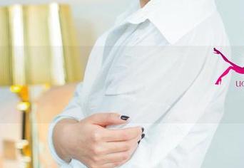 UGirls尤果网 – 张小西Ann,套装写真,背影总是引人关注呢。