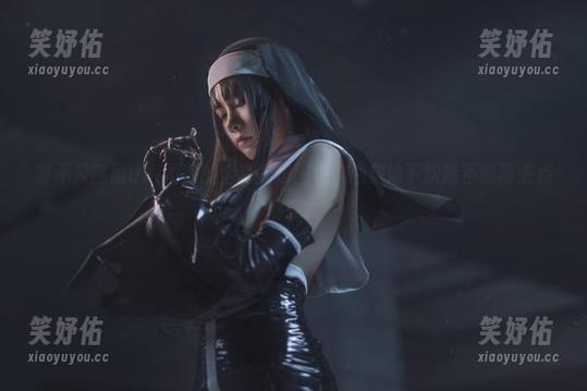 Uki雨季 等不及翻阅Uki雨季的全套美脚图包,心想她下次能不能再来点创意?