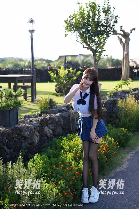 Xiuren秀人网-养乐多Doll Xiuren秀人网 - 养乐多Doll全集:女孩的万千面貌,让我想起遥不可及的夏天