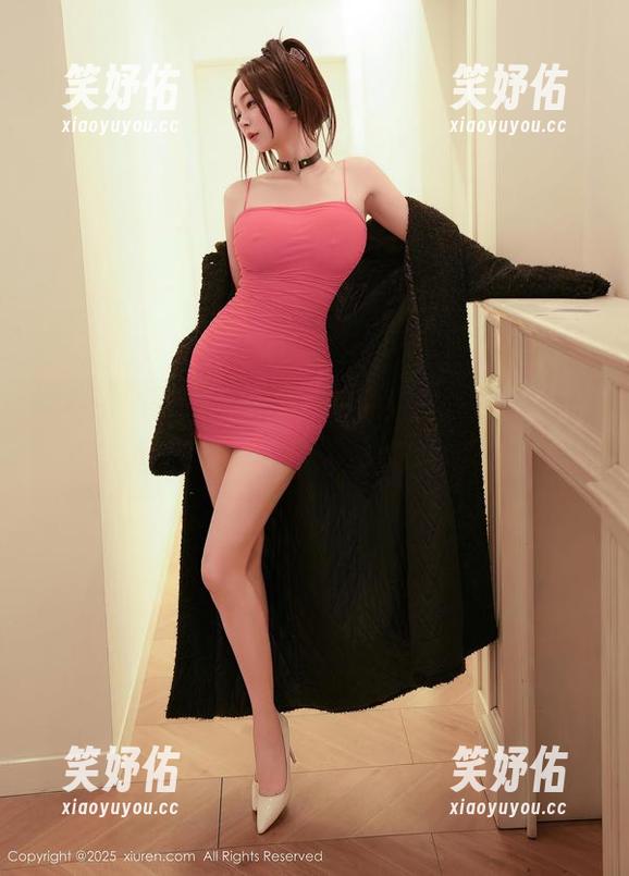 Xiuren秀人网 - 目光所及，小九月作品写真里的美脚，直接拯救了我的下午。