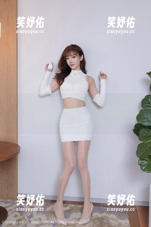 Xiuren秀人网-小橘子orange Xiuren秀人网 - 白色写真里的小橘子orange:绅士风度与小清新完美结合,简直像是白开水里加了点糖。