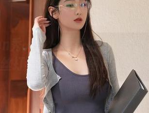 Xiuren秀人网 – 真想给尤妮丝的吊裙黑丝打个高分，原图点滴乐趣