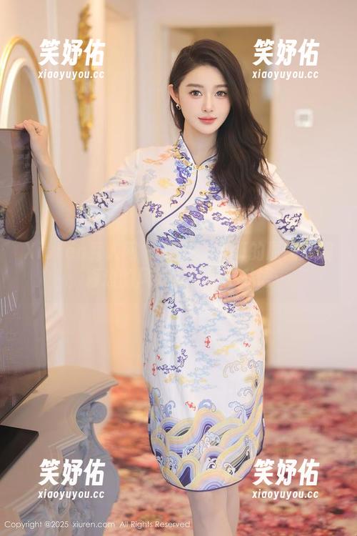 Xiuren秀人网 - 星子柒kiki的原图泳装，海边的风好像在窃窃私语…