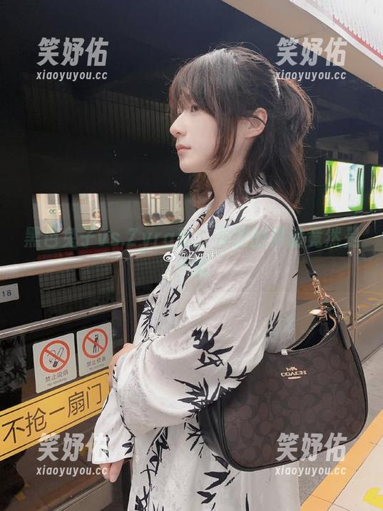 Zyra秋 黑色兔子vs.Zyra秋:资源的拼盘竟然是个谜