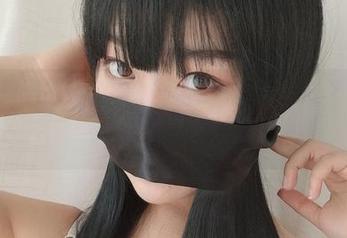 三刀刀miido的比基尼图片，完美诠释了‘不怕冷’的精神！