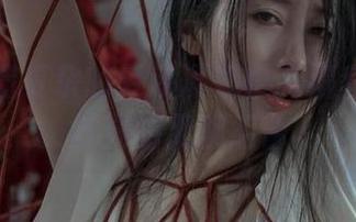 让人心情复杂的云溪溪奶桃高清套图：花与绳的无聊组合