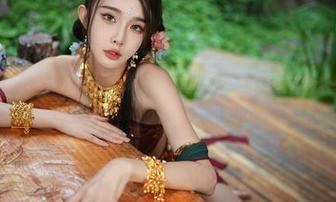 余多多Dudu全集里的高跟鞋，像是在说：“当然可以是经典，也可以是个性。”不过……你觉得呢？