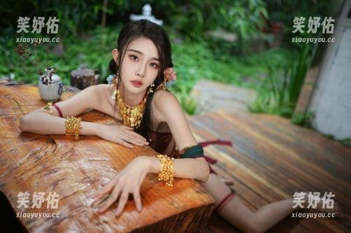 余多多Dudu 余多多Dudu全集里的高跟鞋,像是在说:“当然可以是经典,也可以是个性。”不过……你觉得呢?