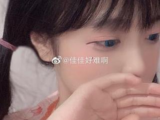 坐不下的桌子，佳佳好难啊的秘书合集里透出一丝甜蜜