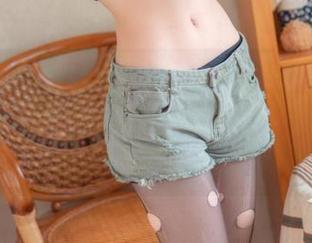 一秒下载兔玩映画的猪猪女孩！话说这细节处理得给力，是谁在摄影间里偷戴了兔耳朵？