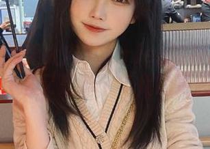 想象一下如果大肉丸Amiee的校服变得流行,这又是哪个年代的更新?