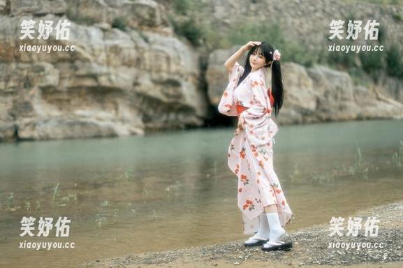 失眠小宁 谁说穿比基尼只能去海边?失眠小宁给你白色热裤的下载新选择