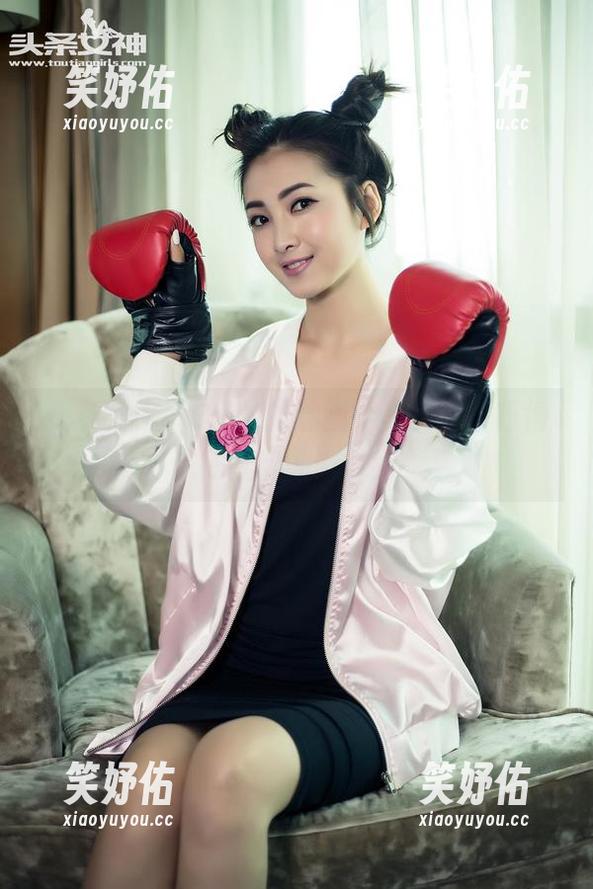 头条女神-coco 头条女神 - Coco的油画小美女,乖巧得像在羞涩地邀请我!