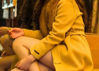 头条女神 – 周思超的白衬衫原图像是一道谜：照片最终给出了令人忍俊不禁的答案！