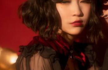 奇行家狗崽的兔女郎照片更新，脑补：她到底在想什么，求科学解释！