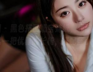 微密圈 – 黑色搭配奶宝妹纸,我脑海中竟浮现出一把优雅的长椅,搭配些小花儿。