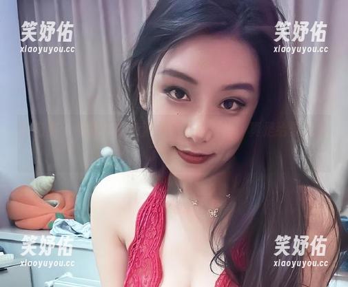 奶雯 微密圈 - 奶雯的红色漏背裙在图片里,真是给夏天加了点火!