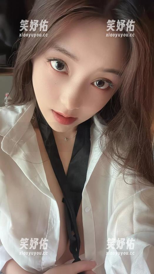 奶雯 微密圈 - 奶雯泳装合集新花样,更新预告—水中嬉戏真让人期待