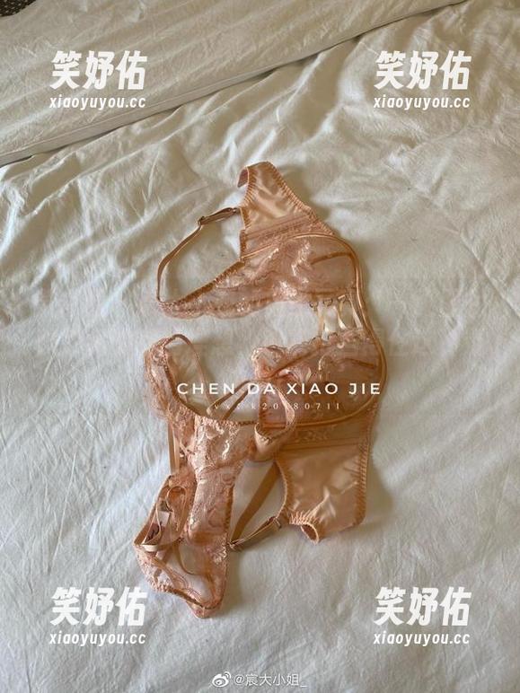 宸大小姐 微密圈 - 宸大小姐的居家写真:一张图片秒杀我的懒惰理想,谁能抵挡得住这种氛围啊!