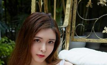 尤物馆 – 孟狐狸FoxYini的福利泳衣：看完这组图，我差点掉了泳池里！