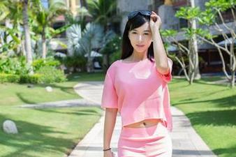 推女郎 – 精选原图，陆瓷的自拍：这个角度是直接把镜子给美化了么？