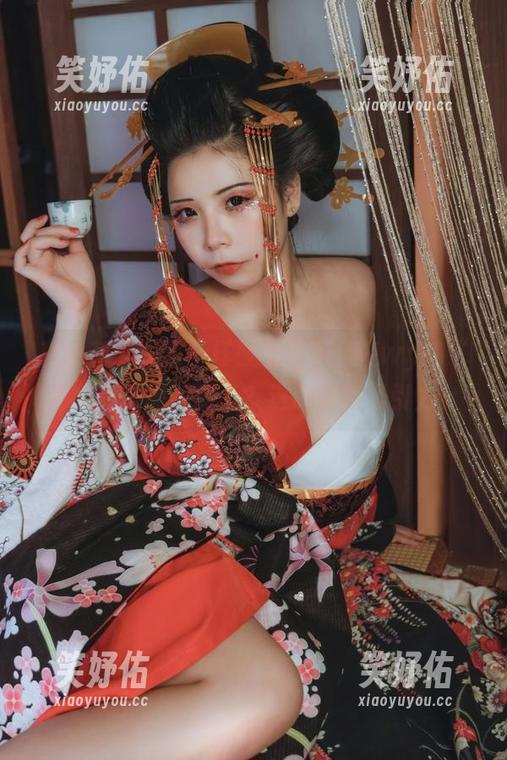 无颜小天使wy 有没有人跟我一样被无颜小天使wy的“套装”美图怼到了?这得多有吸引力!