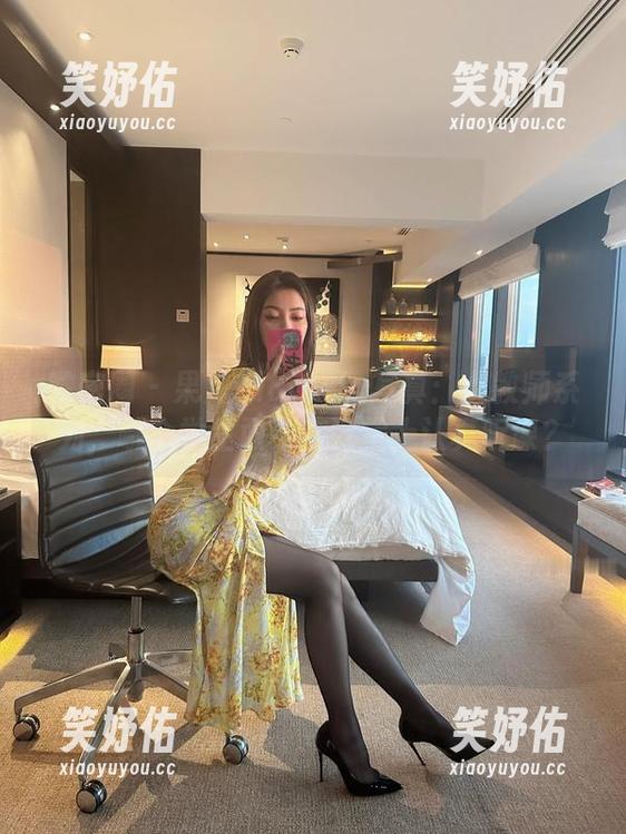 果儿Victoria 微密圈 - 果儿Victoria写真:女教师系列,哪个学生敢不在课堂上认真听课?
