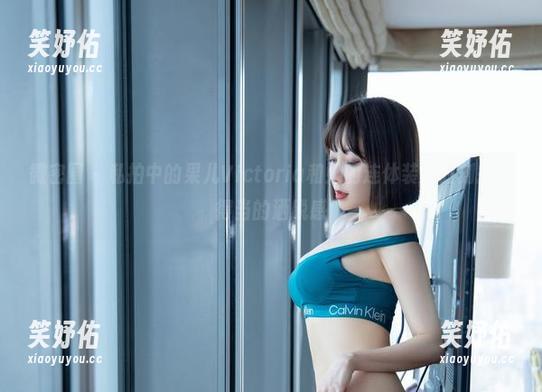 果儿Victoria 微密圈 - 私拍中的果儿Victoria和她的连体装,时刻揭示得当的洒脱感