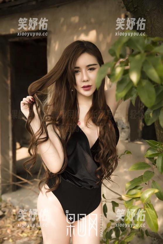 果团网 - 莫雅琪用她的长腿写真，轻松击败所有的短腿玩家!