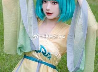 桃墨公子在白衬衫里的“无意”展示:又让人想起了那次午茶