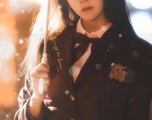 冬眠算什么？看桜桃喵在粉色浴缸中懒散的样子，真不想醒来。