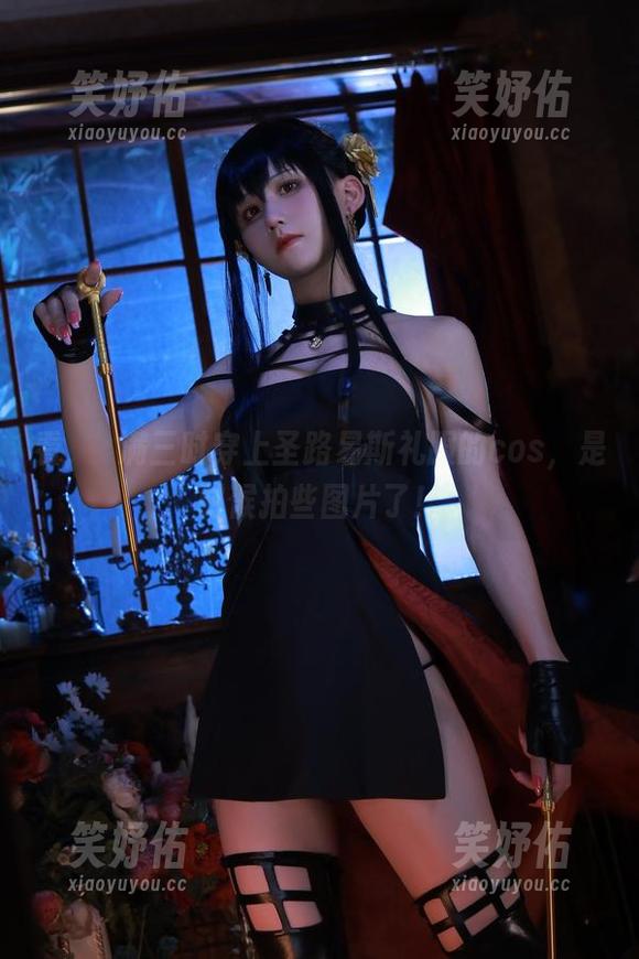桜满三时 看,桜满三时穿上圣路易斯礼服的cos,是时候拍些图片了!