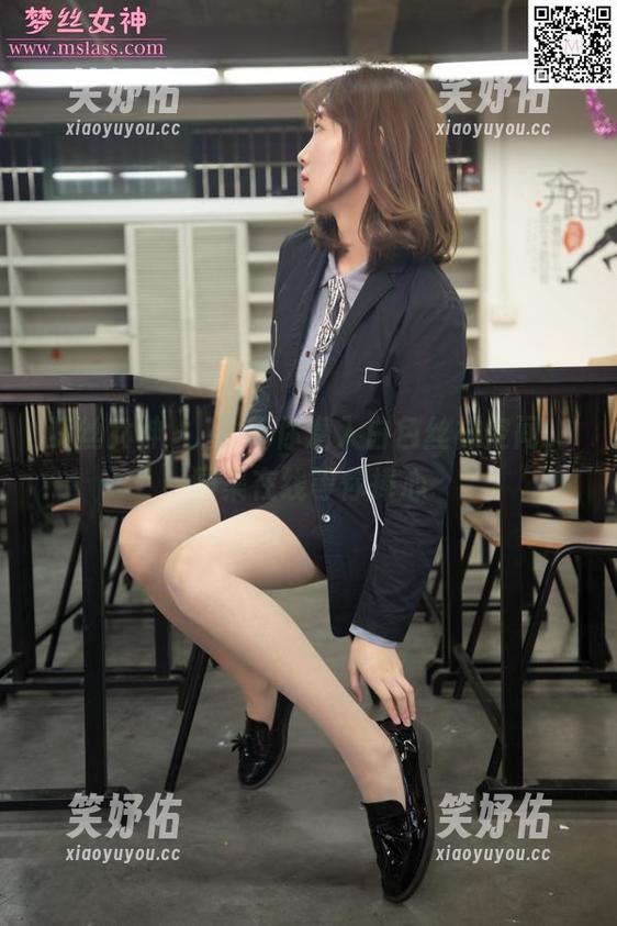梦丝女神-玥玥 梦丝女神 - 玥玥带你潜入白色丝袜空间,图集在线等你捧心