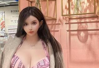微密圈 – 梦露veronica在浴缸里的更新，照片比我家的天花板还高！