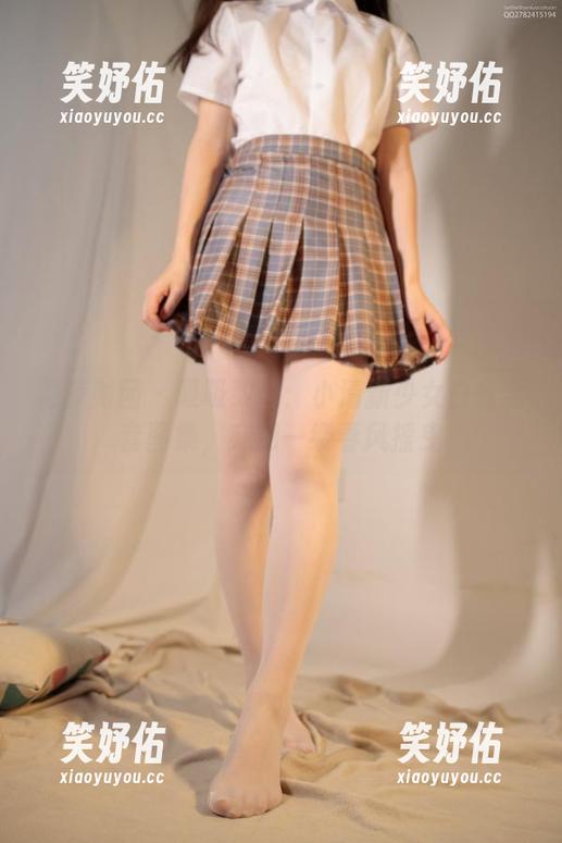 森萝财团-吸吸 森萝财团 - 吸吸致敬:小清新少女白丝全套图集,宛如一缕春风摇曳