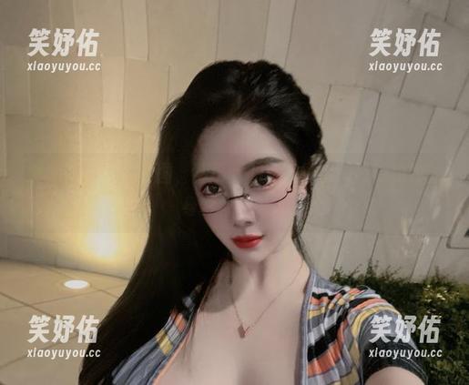 猪小七 微密圈 - 浴室套图,猪小七的水汽缭绕,隐隐约约的身影太吸引人